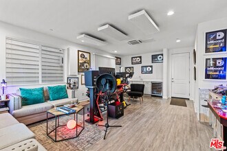 625 Daniel Freeman Cir in Inglewood, CA - Building Photo - Building Photo
