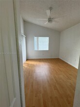 2861 N Oakland Forest Dr in Oakland Park, FL - Building Photo - Building Photo