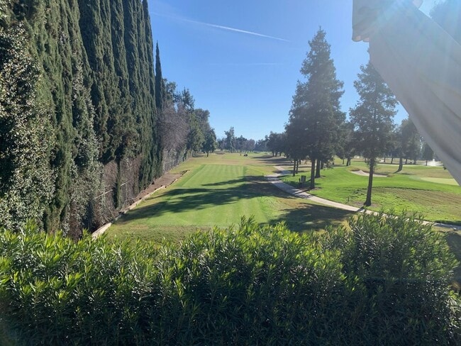 1050 N Demaree St in Visalia, CA - Building Photo - Building Photo