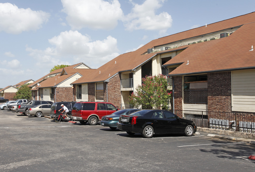 Silverado Condominiums in Austin, TX - Building Photo