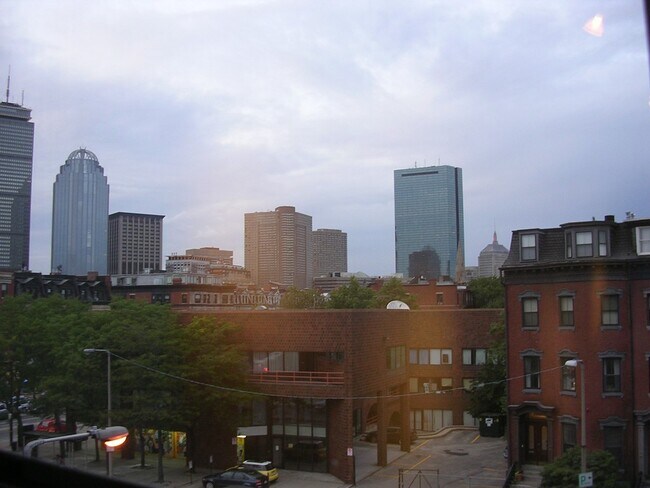 459 Massachusetts Ave, Unit 4 in Boston, MA - Building Photo - Building Photo