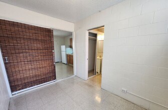 218 Ka?iulani Ave-Unit -22 in Honolulu, HI - Building Photo - Building Photo