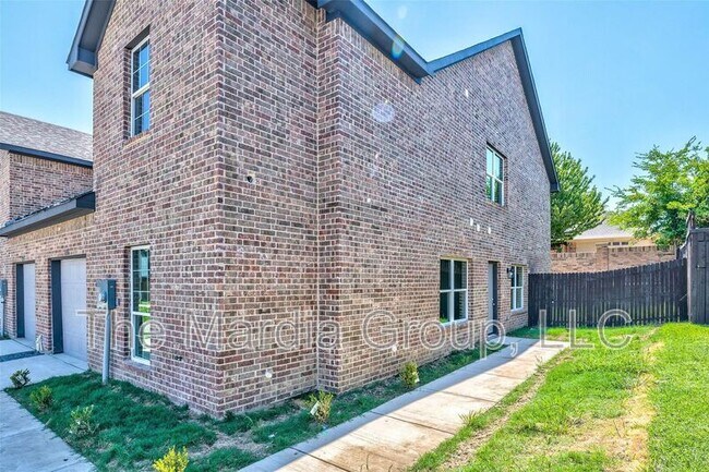 1110 Woburn Dr in Garland, TX - Building Photo - Building Photo