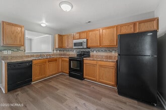 1102 Springwood Dr in Jacksonville, NC - Building Photo - Building Photo