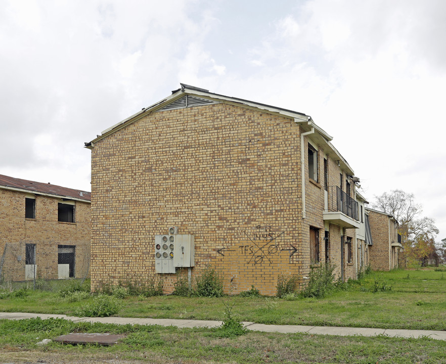 2 Ransom Dr in New Orleans, LA - Building Photo