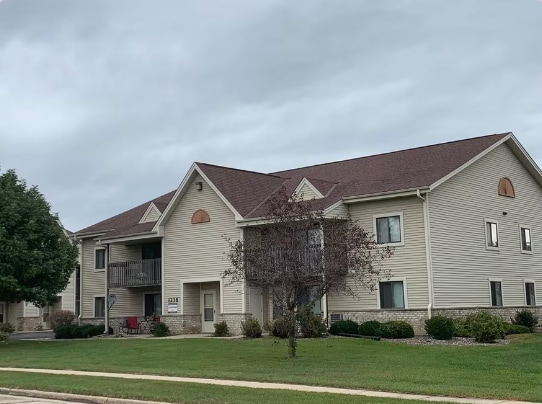 1230 Bear Pass, Unit 2 in Mukwonago, WI - Foto de edificio - Building Photo