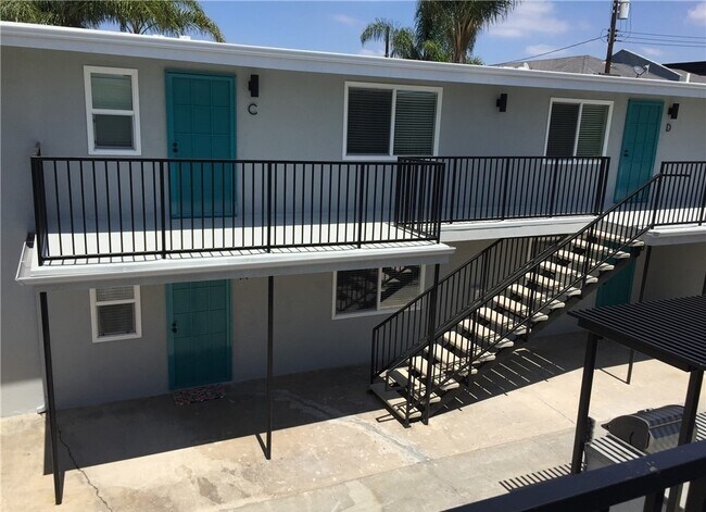 2114 Florida St, Unit A in Huntington Beach, CA - Foto de edificio - Building Photo