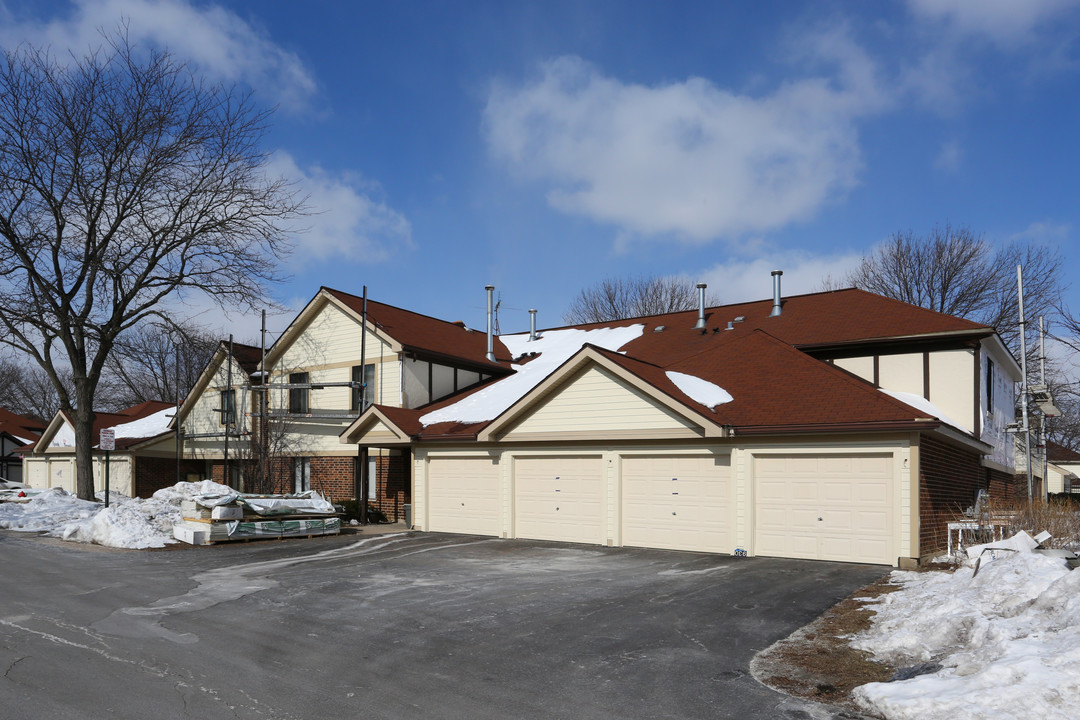 Deerpath Manor in Palatine, IL - Foto de edificio