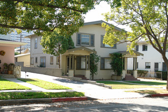 204 E Dryden St in Glendale, CA - Building Photo - Building Photo