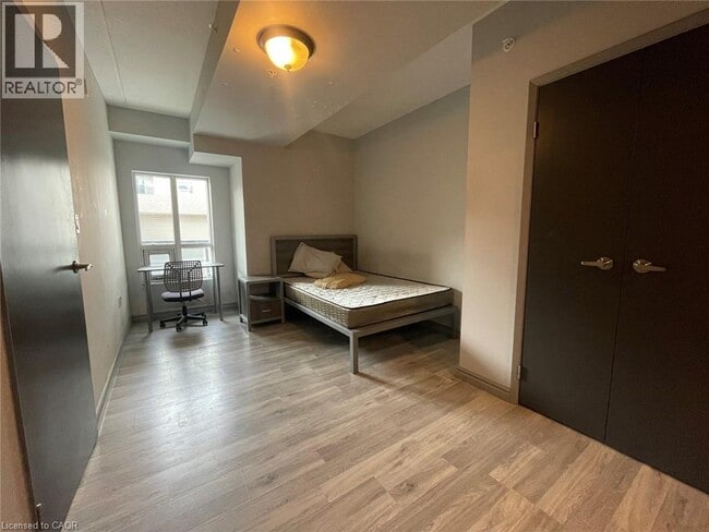 275 Larch St in Waterloo, ON - Building Photo - Building Photo