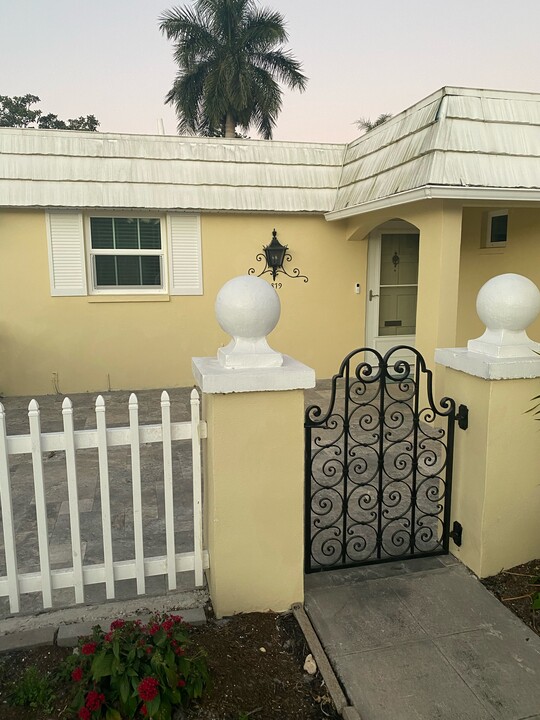 5879 Tidewood Ave in Sarasota, FL - Building Photo