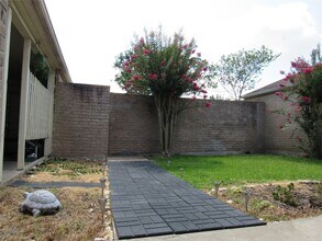 3926 Summit Valley Dr in Houston, TX - Building Photo - Building Photo