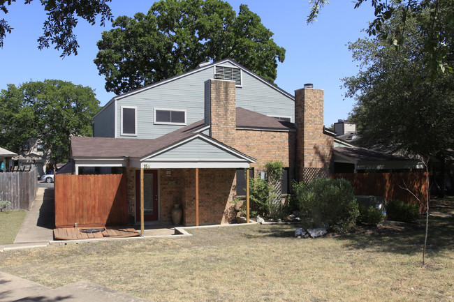 Beauregard Oaks Duplex Condos in Austin, TX - Building Photo - Building Photo