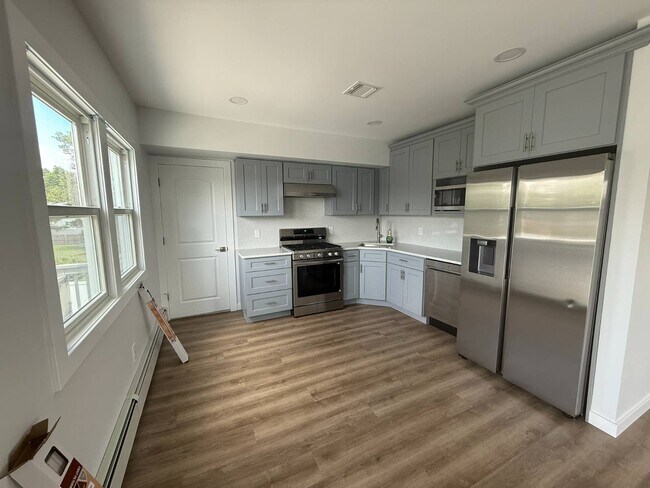 276 W Nicholai St in Hicksville, NY - Building Photo - Building Photo