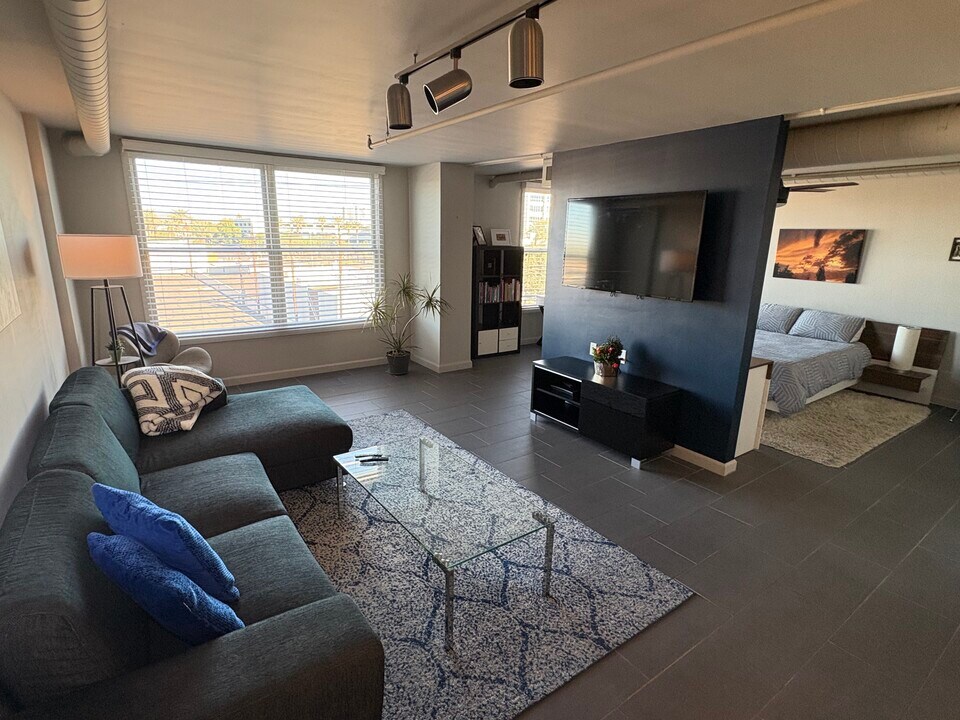 535 W Thomas Rd, Unit 403 in Phoenix, AZ - Foto de edificio