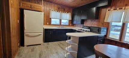 2815 N Shore Dr in Delavan, WI - Building Photo - Building Photo