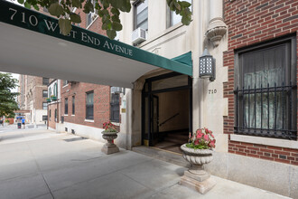 710 W End Ave in New York, NY - Building Photo - Building Photo