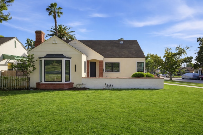 1722 Bel Aire Dr in Glendale, CA - Foto de edificio - Building Photo