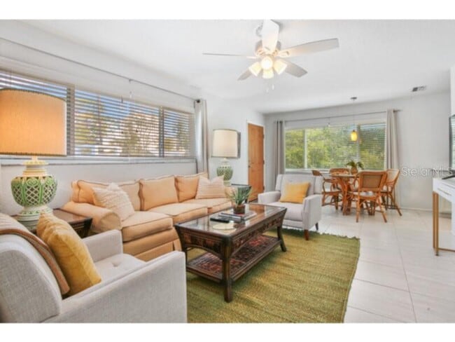 422 Julia Pl in Sarasota, FL - Foto de edificio - Building Photo