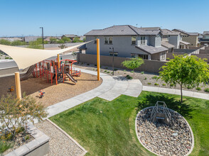 Redwood Valley at Escalante in Surprise, AZ - Building Photo - Building Photo