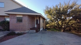 4015 Apache Cir in Granbury, TX - Building Photo