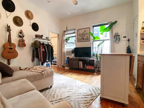 257 Powers St in Brooklyn, NY - Building Photo - Interior Photo