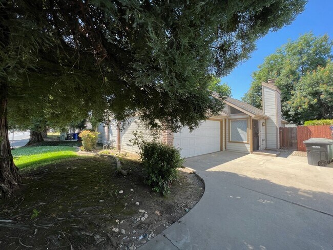 2017 Floyd Ave in Modesto, CA - Building Photo - Building Photo