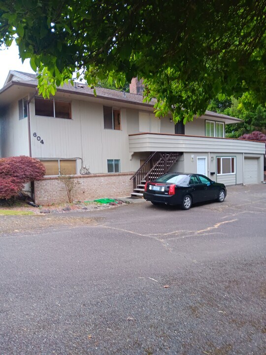 604 Bel Aire Ave, Unit Jeff in Aberdeen, WA - Foto de edificio