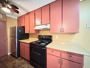 4865 Collwood Blvd in San Diego, CA - Foto de edificio - Building Photo