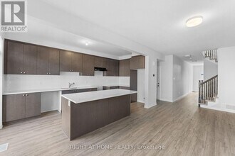 717 Tincture Pl in Ottawa, ON - Building Photo - Building Photo