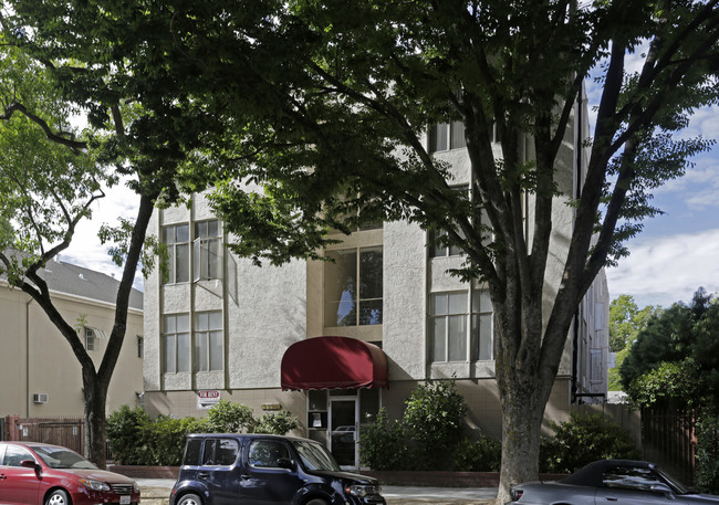 Sutter House in Sacramento, CA - Foto de edificio - Building Photo