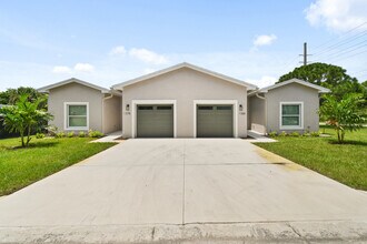 1388 NW Charlie Green Dr in Stuart, FL - Building Photo - Building Photo