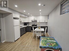 35 Curtis Dr in Brampton, ON - Building Photo - Building Photo