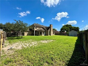 100 E Gardenia Ave in McAllen, TX - Foto de edificio - Building Photo