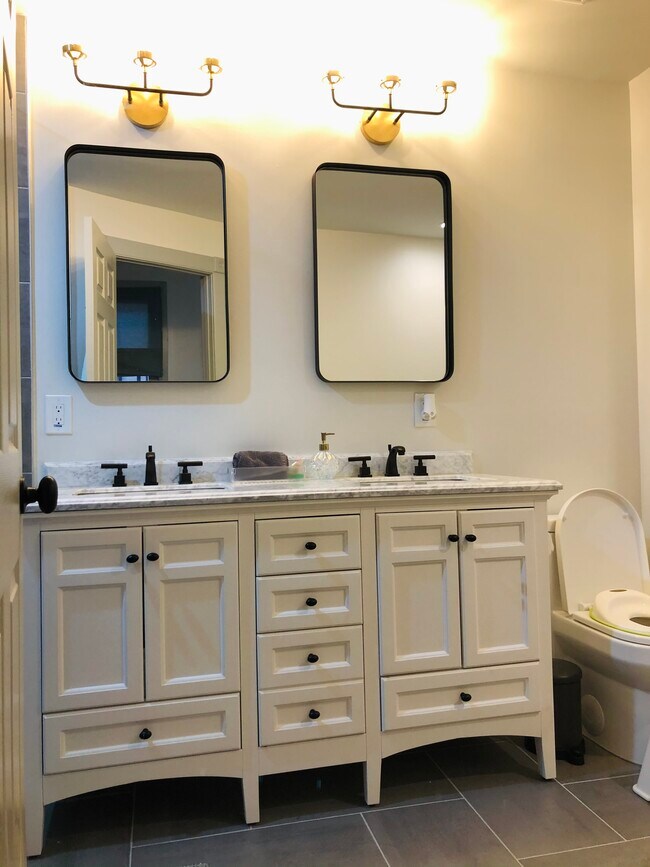 property at 2037 E Lombard St