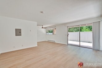 500 W Middlefield Rd in Mountain View, CA - Building Photo - Building Photo