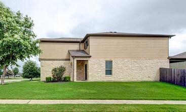 3900 Belmont Stables Ln in Austin, TX - Building Photo - Building Photo