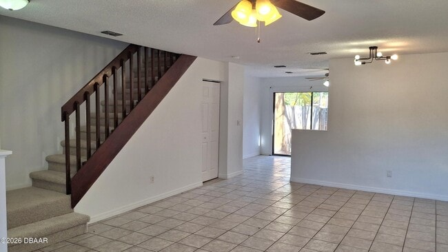 196 W Sandalwood Ct in Daytona Beach, FL - Building Photo - Building Photo