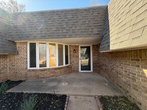 220 Cherry Creek Dr in Norman, OK - Building Photo - Building Photo