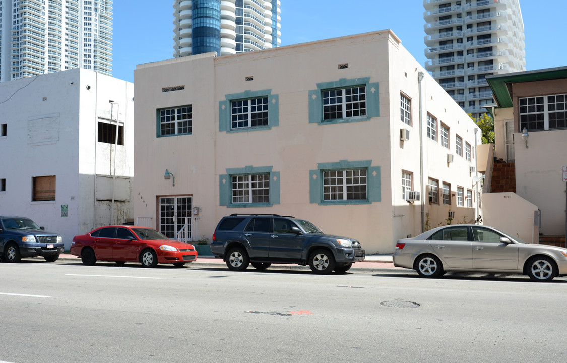 6061 Indian Creek Dr in Miami Beach, FL - Building Photo