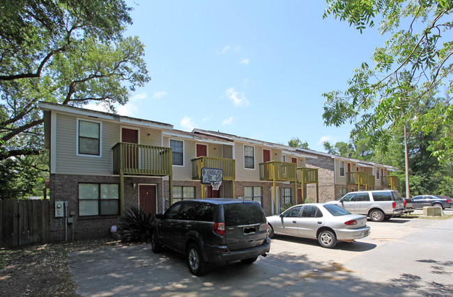 1401 Hilburn Rd in Pensacola, FL - Building Photo - Building Photo