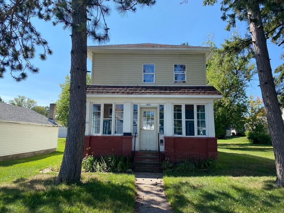 507 E 7th St-Unit -Lower in Merrill, WI - Foto de edificio