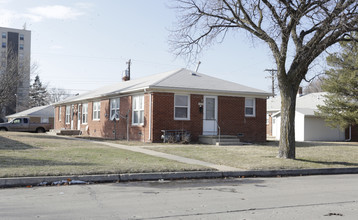 Parklane Apartments in Wichita, KS - Building Photo - Building Photo