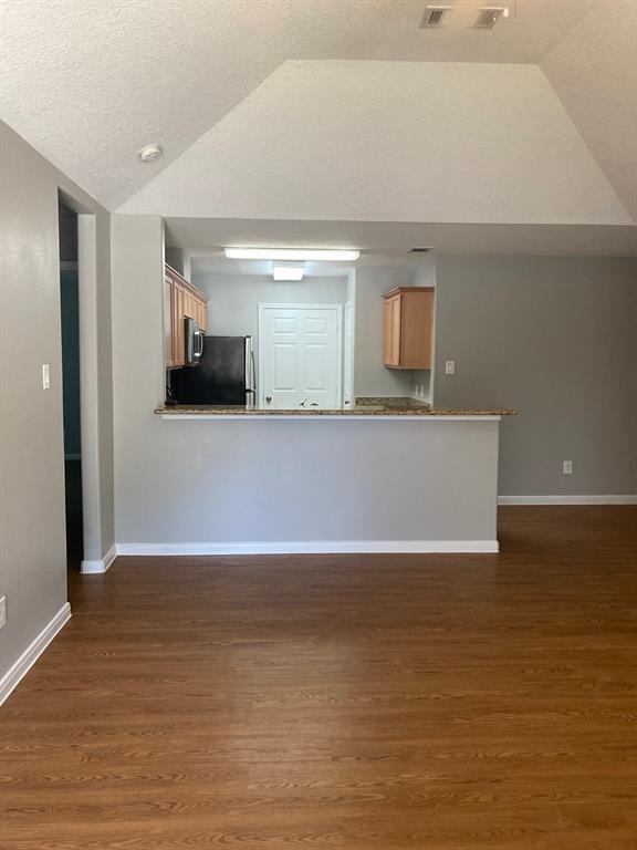 1324 S Johnson St in Alvin, TX - Building Photo - Building Photo