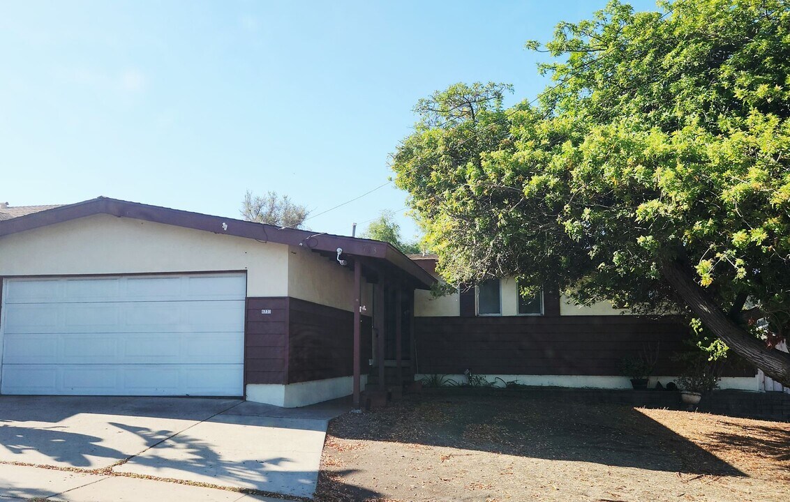 4733 Elsa Rd in San Diego, CA - Building Photo