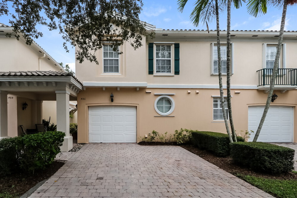 486 Capistrano Dr in Palm Beach Gardens, FL - Building Photo