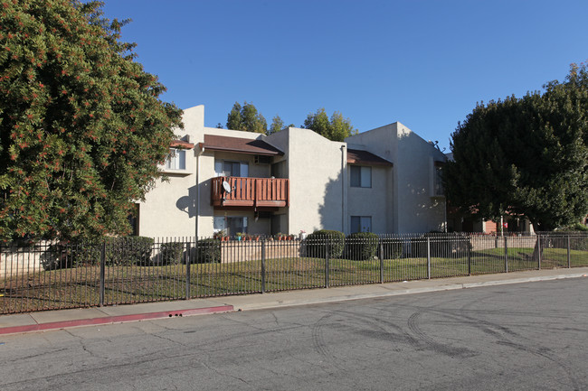 Keystone Court Apartments in Pomona, CA - Building Photo - Building Photo