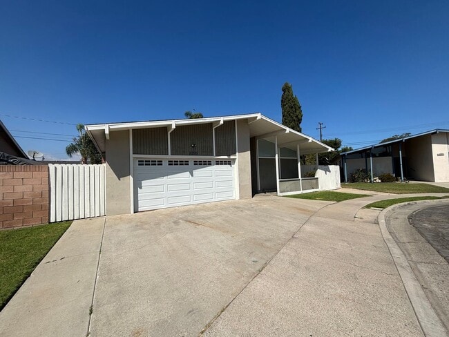 8295 E Ellerford St in Long Beach, CA - Building Photo - Building Photo