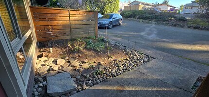 2831-2837-2837 SW Troy St in Portland, OR - Building Photo - Building Photo