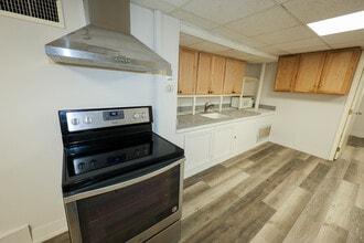 1024 Chestnut St, Unit B in Newton, MA - Foto de edificio - Building Photo